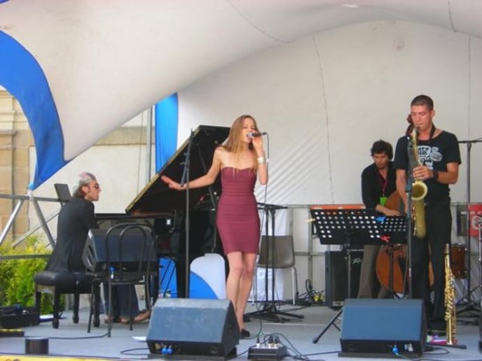 Gallery photo 16 of La Vie En Rose