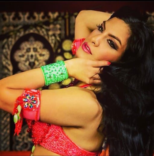 Gallery photo 4 of Lady Belly Dancer