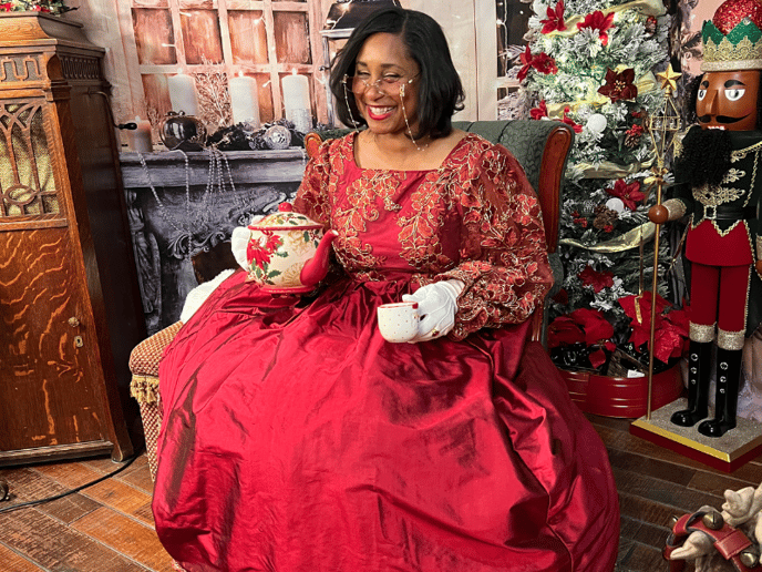 Gallery photo 2 of Lady Christmas
