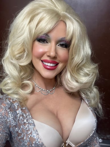 Gallery photo 5 of Dolly Parton Impersonator Erika Smith