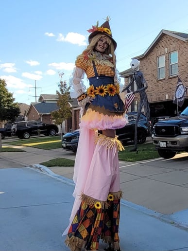 Gallery photo 9 of Lady Stiltwalker DFW
