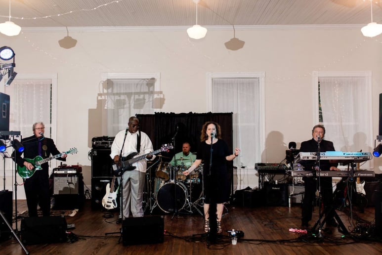 Gallery photo 5 of LadyCreech & the MainStreet Band