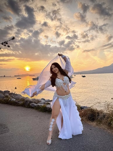 Gallery photo 2 of Lana Bellydancer