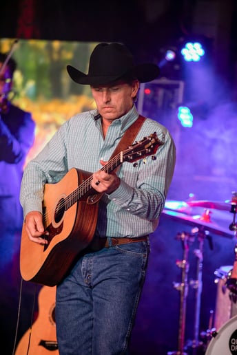Gallery photo 8 of Mowdy: "The George Strait Experience"