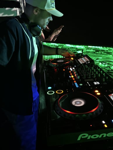 Gallery photo 2 of Large Club/Wedding/Private Event DJ