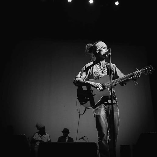 Gallery photo 2 of Larrosa Music