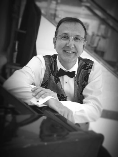 Gallery photo 1 of Larry Kenzal Pianist