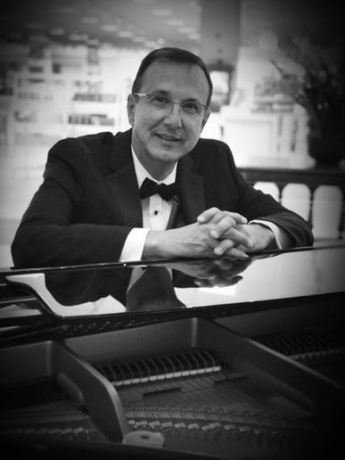 Gallery photo 2 of Larry Kenzal Pianist