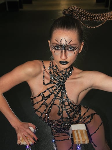 Gallery photo 5 of Hand-balancing/Aerial acts