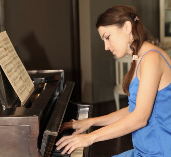 Gallery photo 1 of Larisa