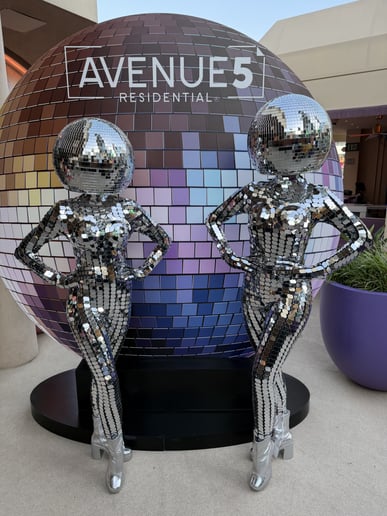 Gallery photo 18 of Las Vegas Disco Ball Dancers