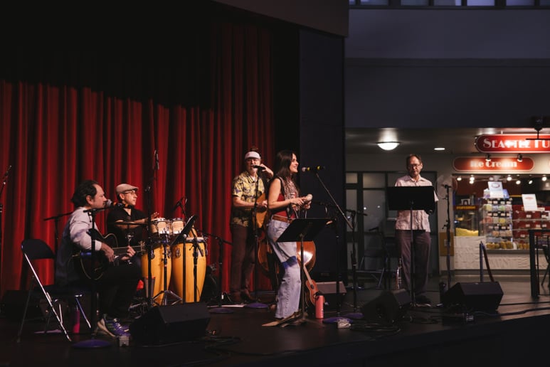 Gallery photo 3 of Monamor Latin Band