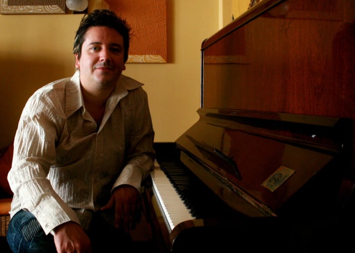 Gallery photo 10 of Latin, Jazz, Pop Pianist & Keyboardist