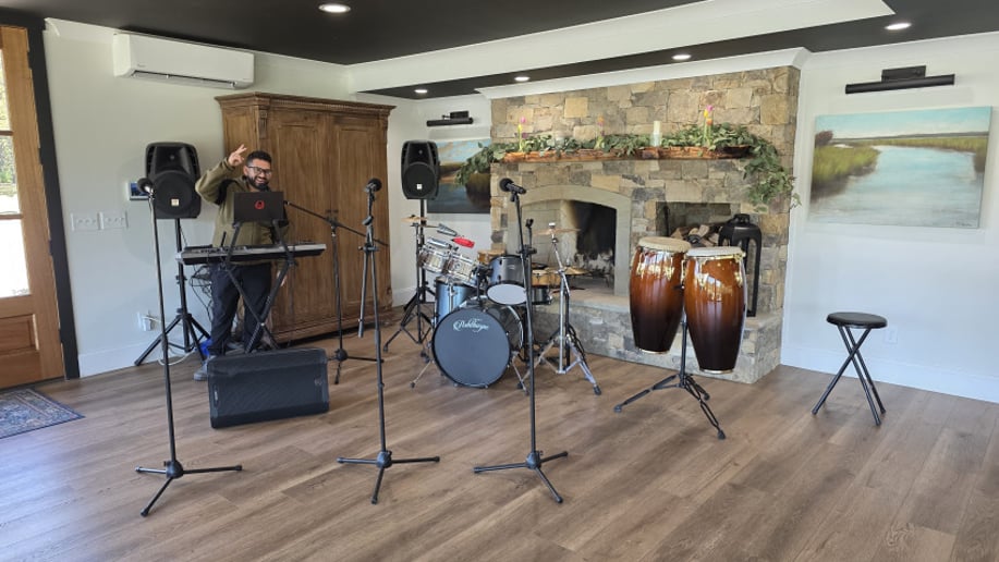 Gallery photo 1 of Puro Swing Band