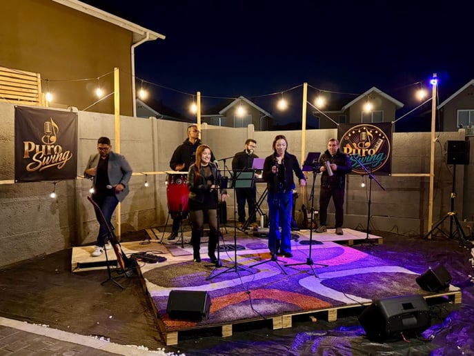 Gallery photo 11 of Puro Swing Band