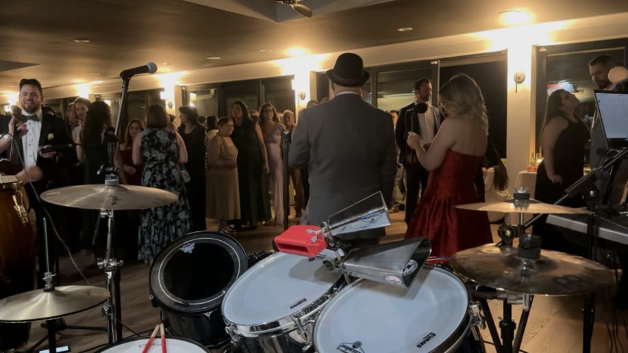 Gallery photo 16 of Puro Swing Band