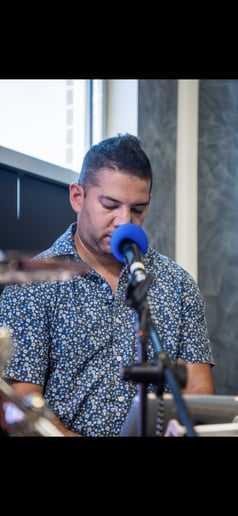 Gallery photo 35 of Puro Swing Band