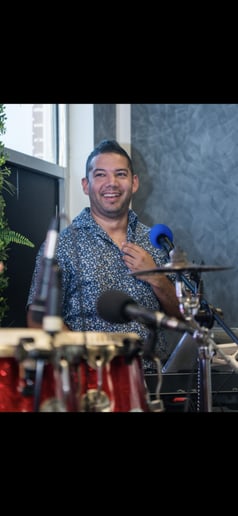 Gallery photo 37 of Puro Swing Band