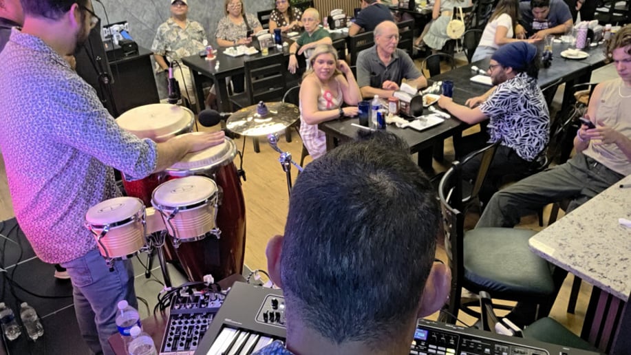 Gallery photo 41 of Puro Swing Band