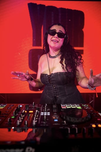 Gallery photo 1 of DJ AVANI
