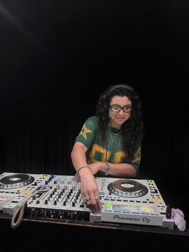 Gallery photo 2 of DJ AVANI