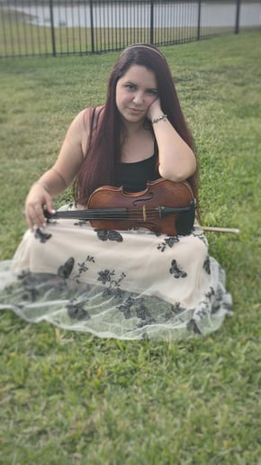 Gallery photo 1 of Laura Aviles