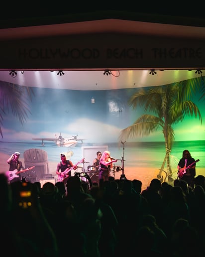 Gallery photo 1 of Laura Goodstone & The Kameleons