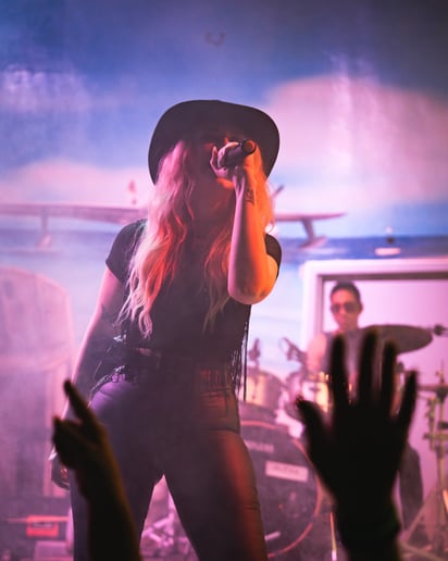 Gallery photo 3 of Laura Goodstone & The Kameleons
