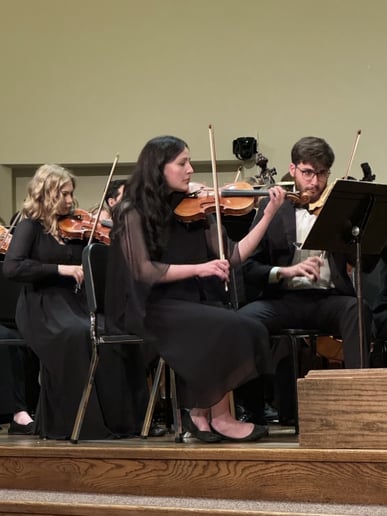 Gallery photo 2 of Laura Lienemann, violinist