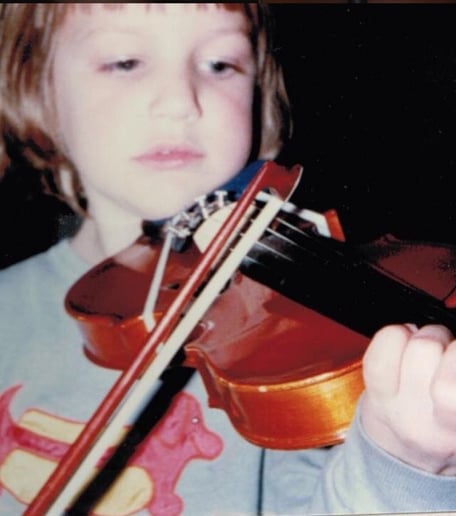 Gallery photo 3 of Laura mros violinist