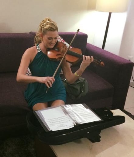Gallery photo 4 of Laura mros violinist