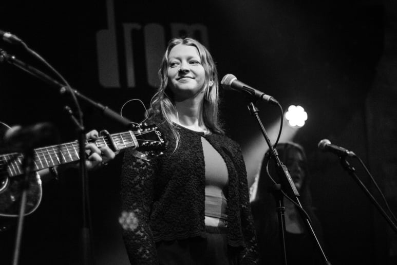 Gallery photo 2 of Lauren Dayle