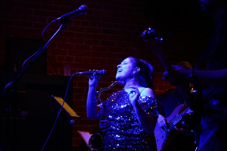 Gallery photo 1 of Lauren Halliwell & The Dirty Sound