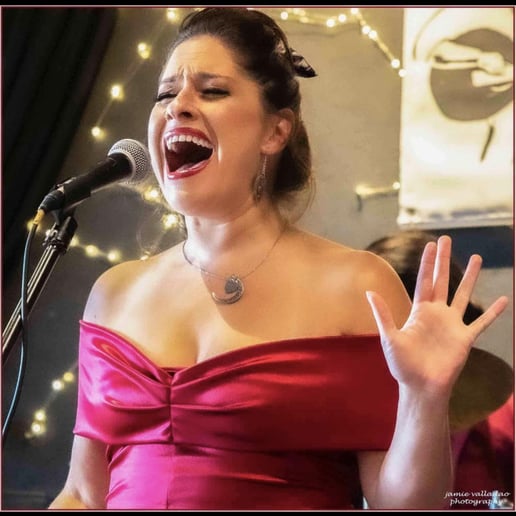 Gallery photo 2 of Lauren Halliwell & The Dirty Sound