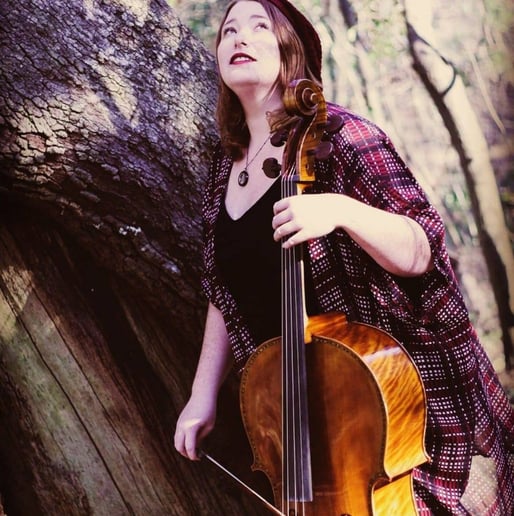 Gallery photo 5 of Lauren of Lumid