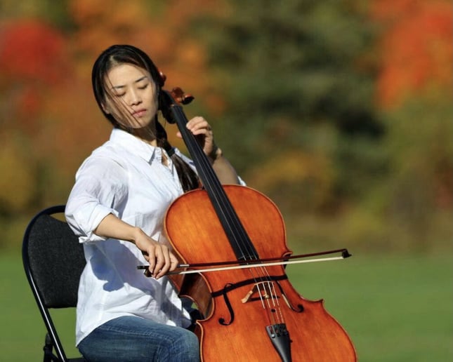 Gallery photo 4 of Le Shi-Soddu, Cellist