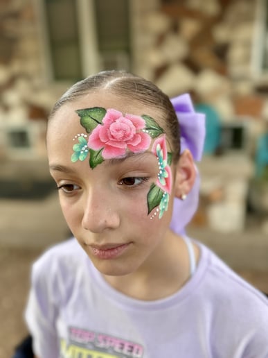 Gallery photo 7 of Leah Paints Faces