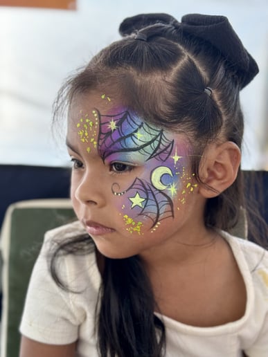 Gallery photo 10 of Leah Paints Faces