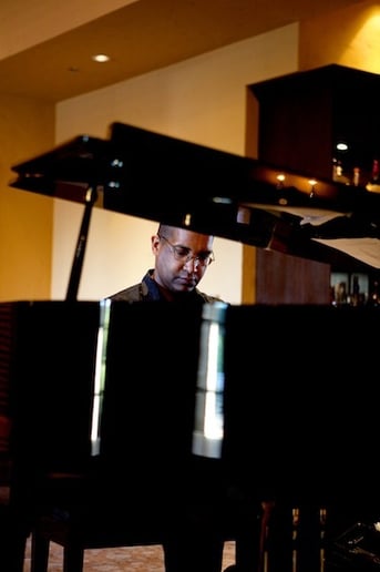 Gallery photo 2 of Lee Allen - Pianist