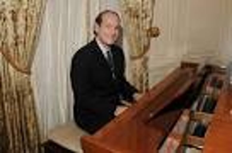 Gallery photo 2 of Lee Glantz, Pianist/Vocalist/Band Leader