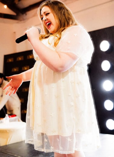 Gallery photo 2 of LeeAnna the Variety Singer