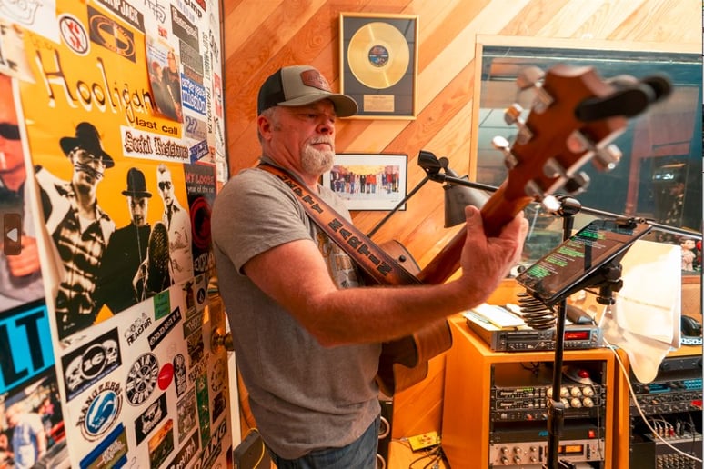 Gallery photo 36 of Lefty Martin & His Right Hand Band