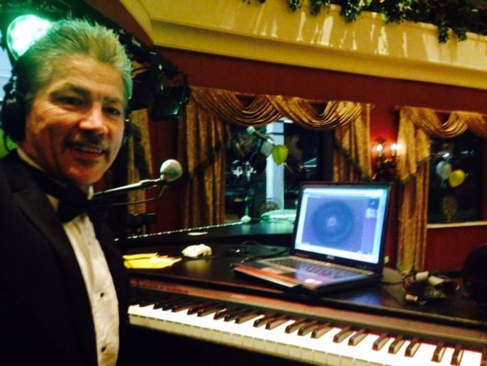 Gallery photo 3 of Legends Dueling Pianos