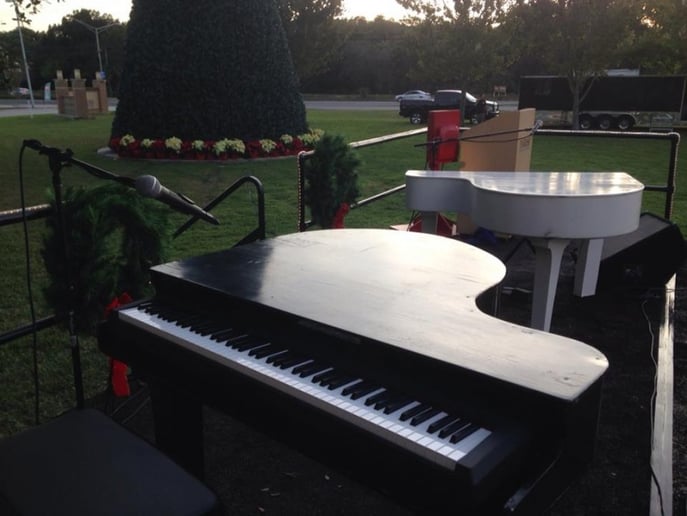 Gallery photo 6 of Legends Dueling Pianos