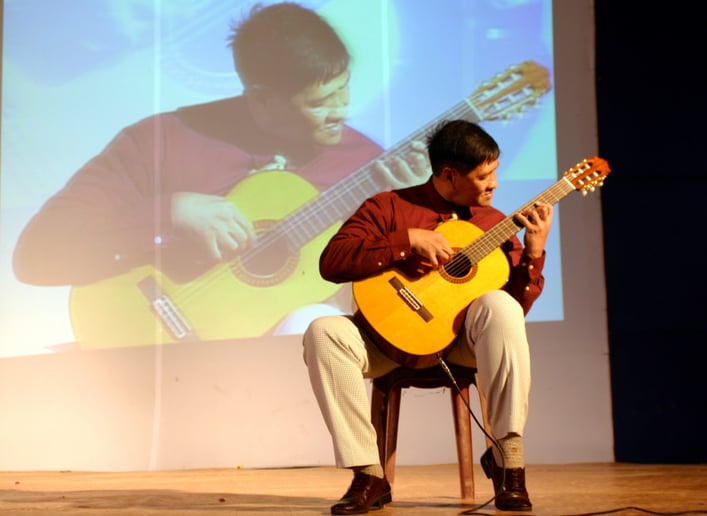 Gallery photo 4 of Leguitar