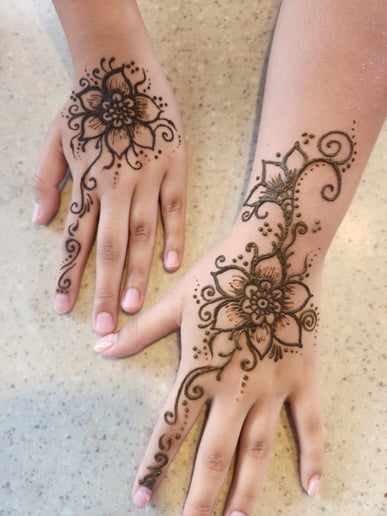 Gallery photo 2 of Leigh Ann's Facepaint and Henna
