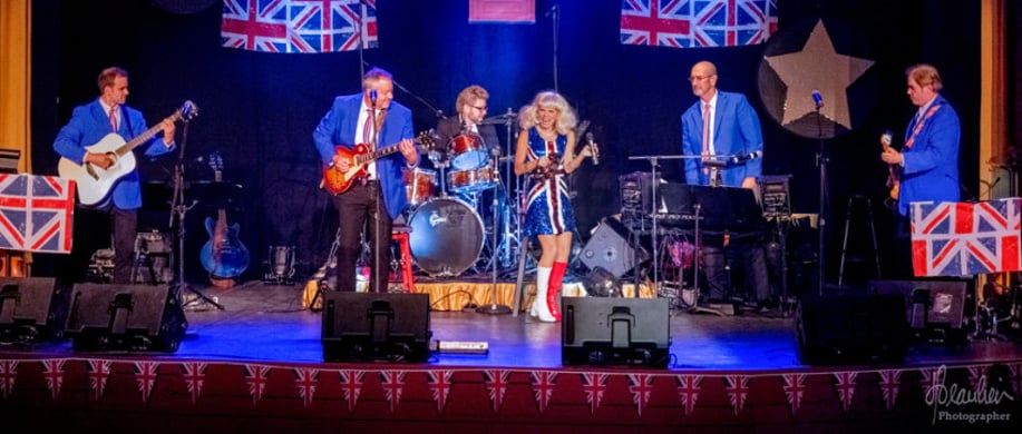 Gallery photo 2 of Leisa Way & The Wayward Wind Band