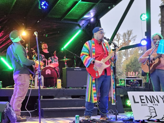 Gallery photo 2 of Lenny and the D