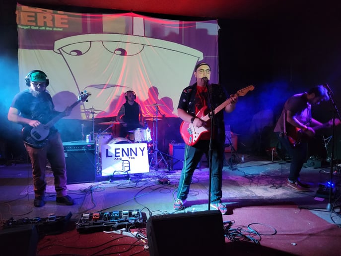 Gallery photo 3 of Lenny and the D