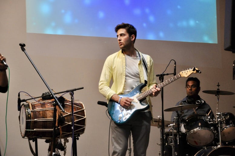 Gallery photo 1 of Lenny Miller, Session and Solo Guitarist